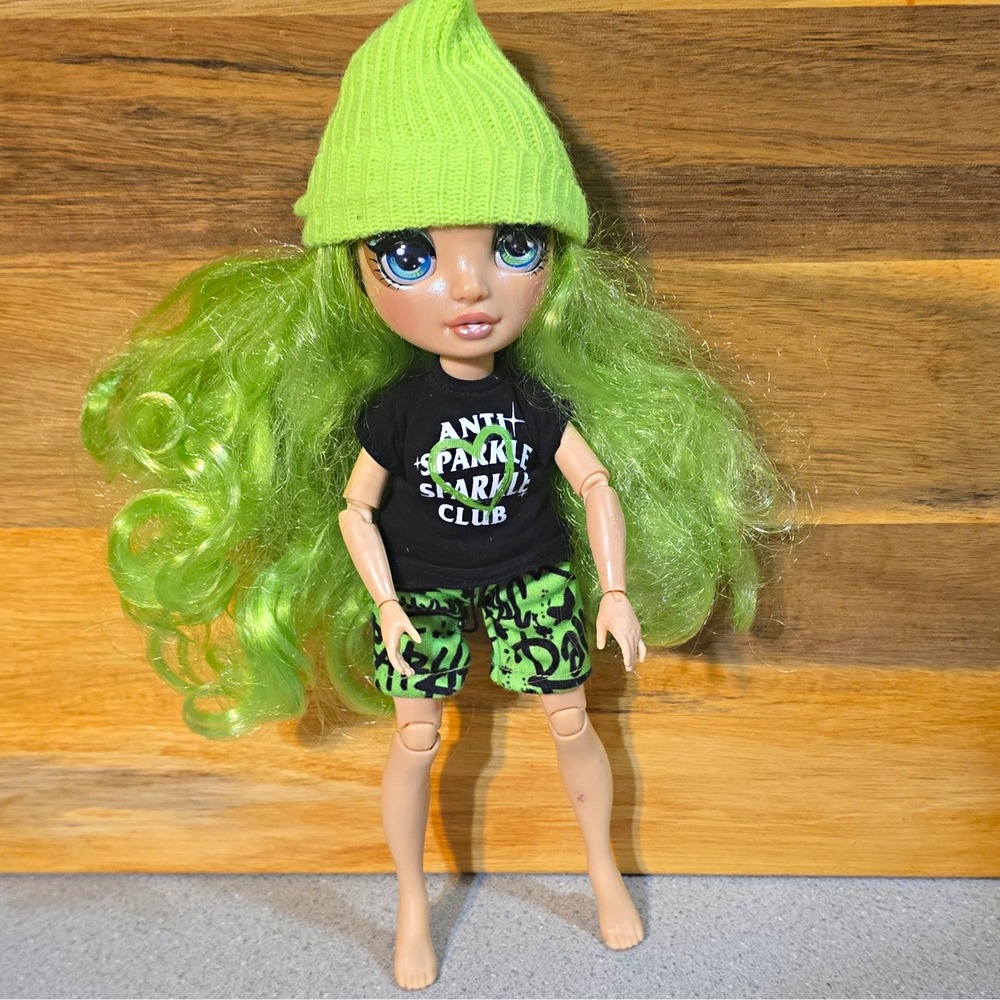 Bratz Anti Sparkle Club 11in Greeb Fashion Doll Girl, Jade Hunter